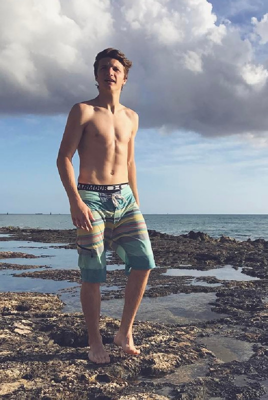 536px x 800px - Jake Short Shirtless - famousmales